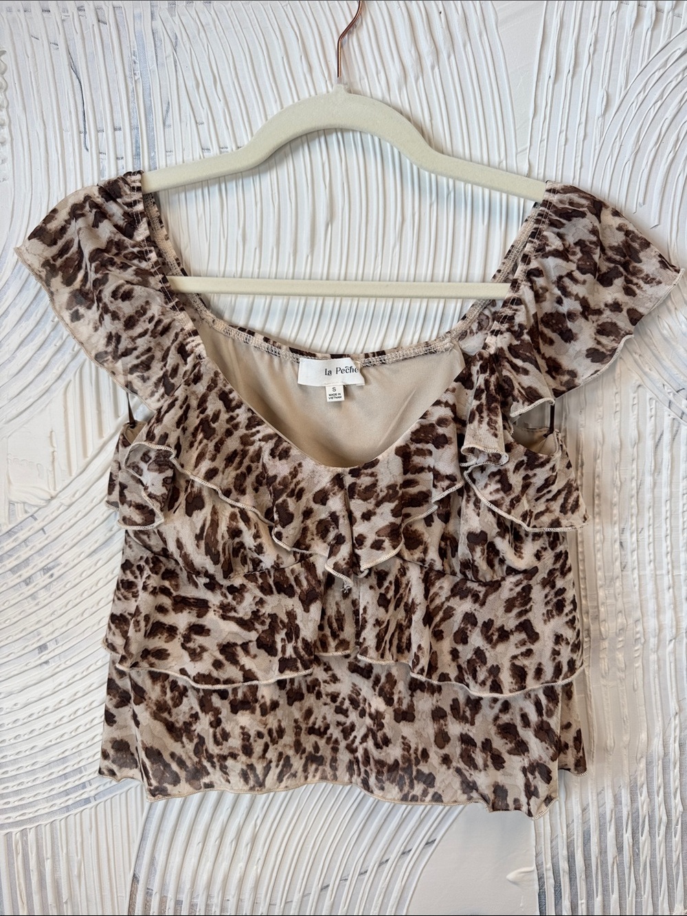 Leopard Ruffle Crop Top in Taupe N0590